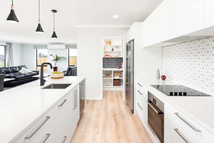 11 Harvard Road Burleigh_6