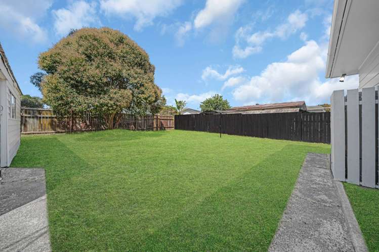 27 Sandrine Avenue Clover Park_16