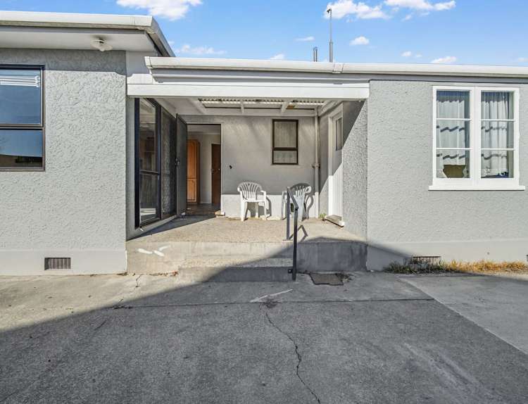 1204 Norfolk Crescent Mayfair_17