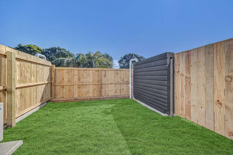 2/11 Kelburn Lane Mangere_13
