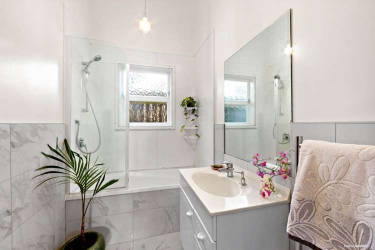 12a View Road Mount Eden_12