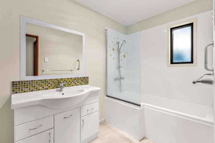 2/12 Arapiki Road Stoke_9