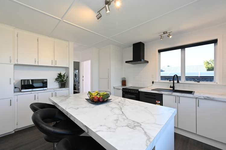 27 Warwick Crescent Taradale_5