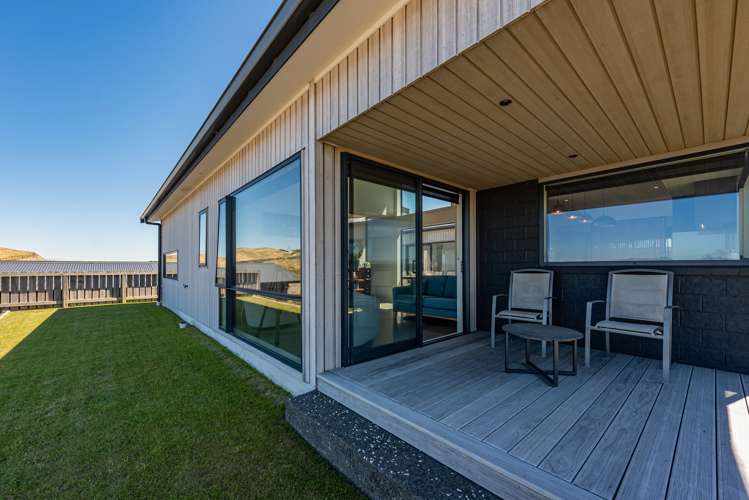 96 Cedarwood Street Woodridge_32