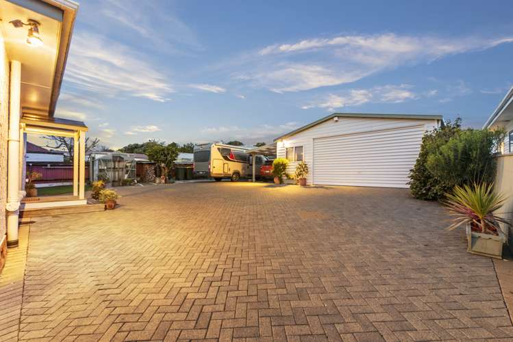 49 Kiwi Esplanade Mangere Bridge_11