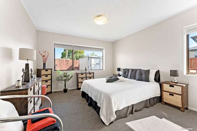 1/3 Annette Avenue Te Atatu South_10