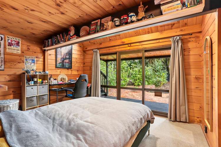 566 Scenic Drive Waiatarua_11