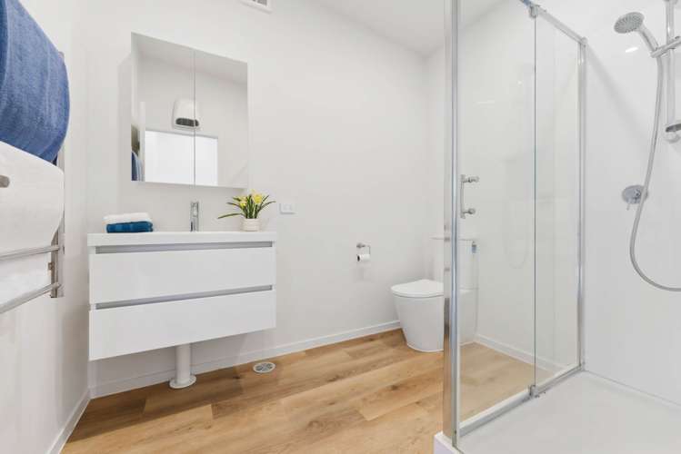 4/2 Stokes Avenue Te Atatu Peninsula_10
