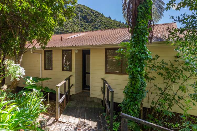 20 Tirimoana Terrace Anakiwa and Surrounds_6