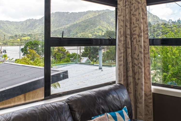 31 Foster Avenue Huia_12