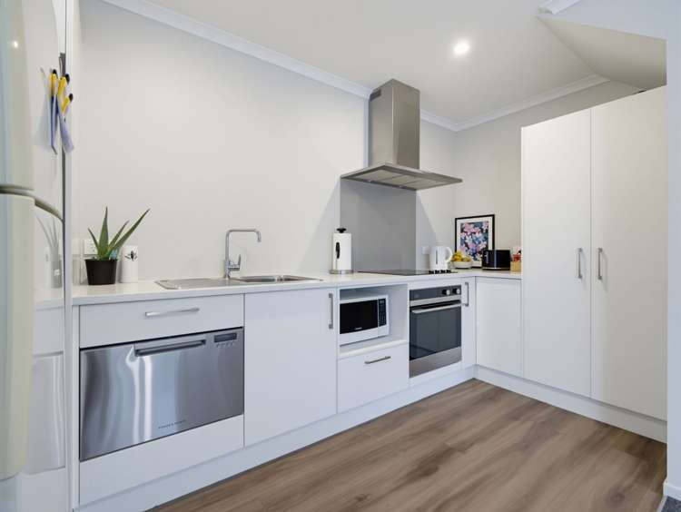 2/17 Vialou Street Hamilton City Central_1