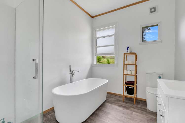 2 School Road Tiniroto_10