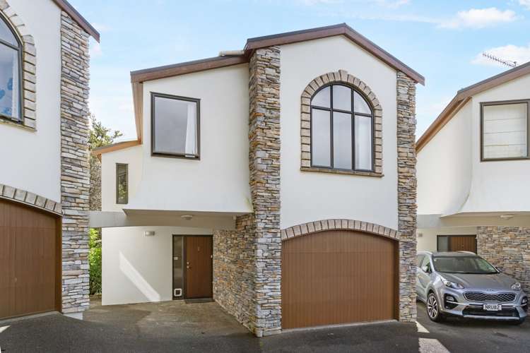 2/12 Herons Way Northcote_0