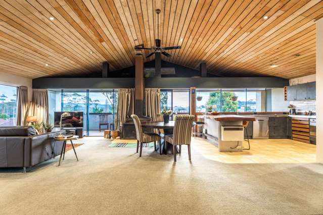 Penthouse perfection in the heart of Glen Eden