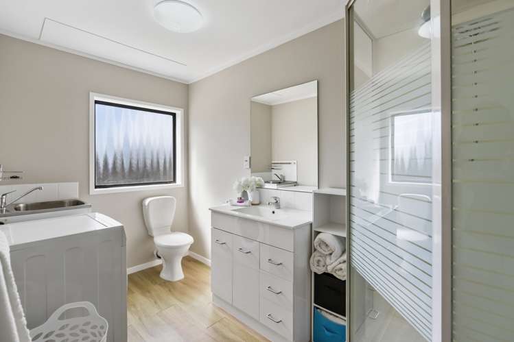 8 Coubray Place Botany Downs_15