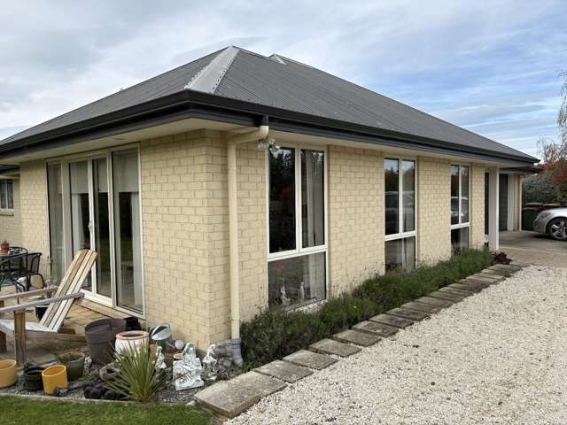 5 Eric Batchelor Place 11372_1