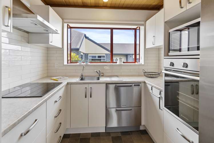 49 Pages Road Marchwiel_3