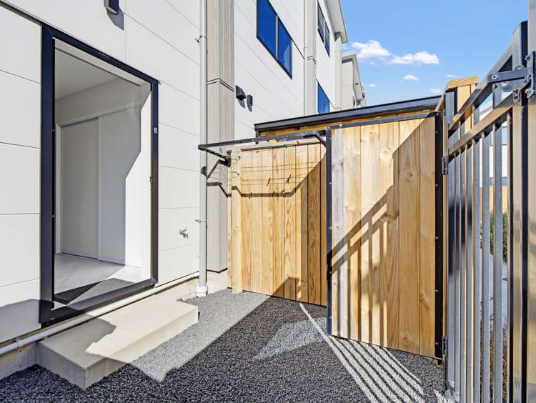 2/180 Marine Parade New Brighton_24
