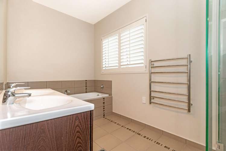 11 Charteris Rise Riverdale_17