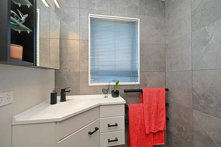 10 Moray Place Tamatea_11