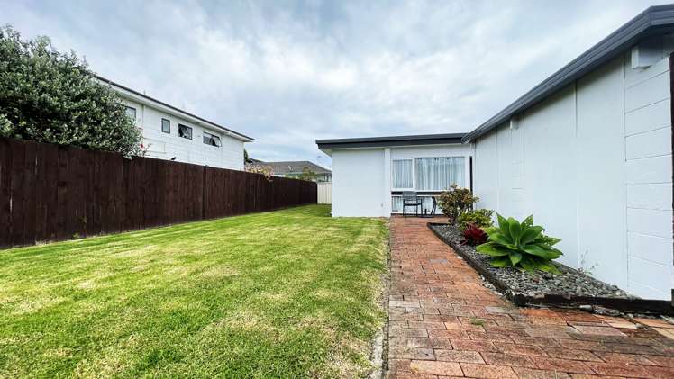 1/6 Vivian Wilson Drive Eastern Beach_3