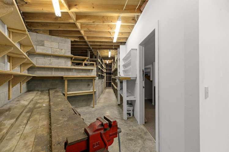 233A Whites Line East Waiwhetu_28