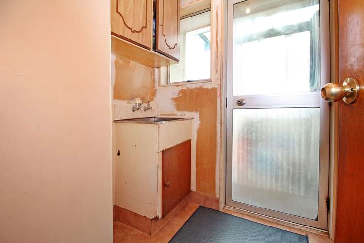 122 Boundary Road Clover Park_11