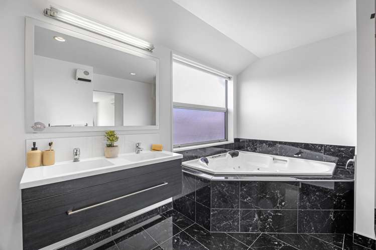 11 Handley Crescent Wigram_14