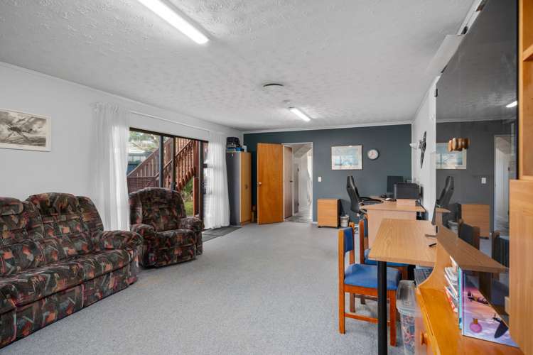 6 Wantwood Grove Churton Park_20