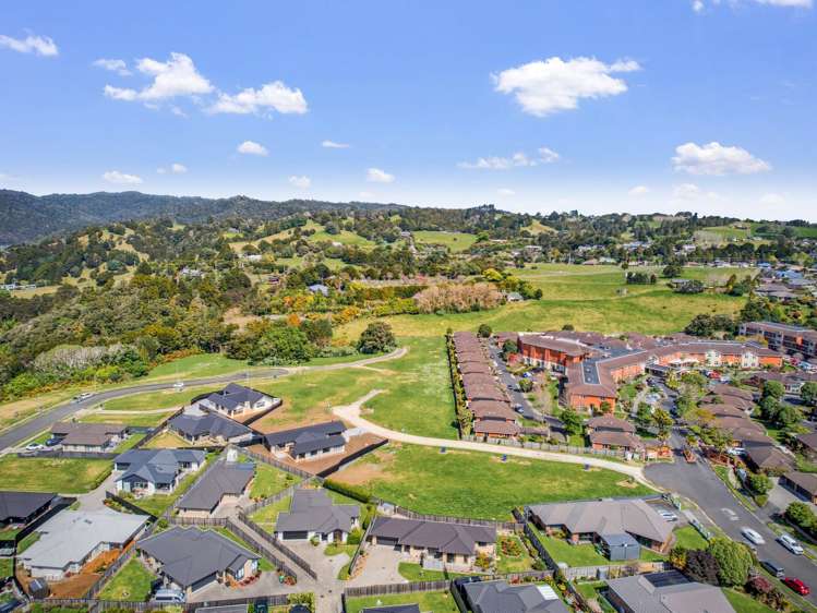 8 Sycamore Drive Te Kamo_26