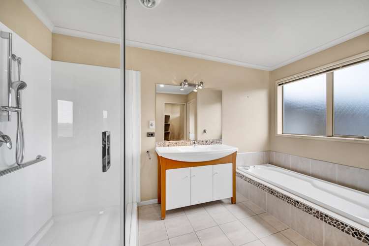 2 Orlando Close Frankleigh Park_23