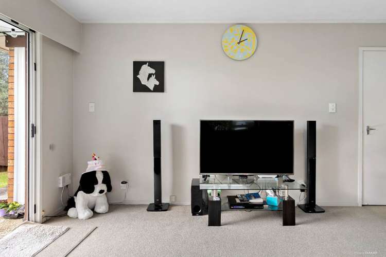 69 Clayburn Road Glen Eden_16