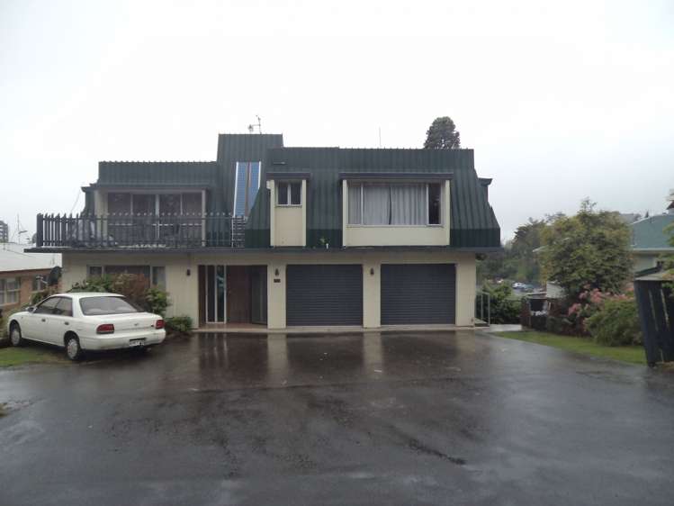 2/2 Ruakiwi Road Hamilton Lake_0