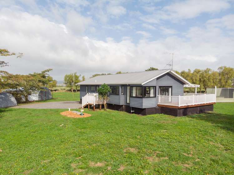 230 Central Road North Waitakaruru_23