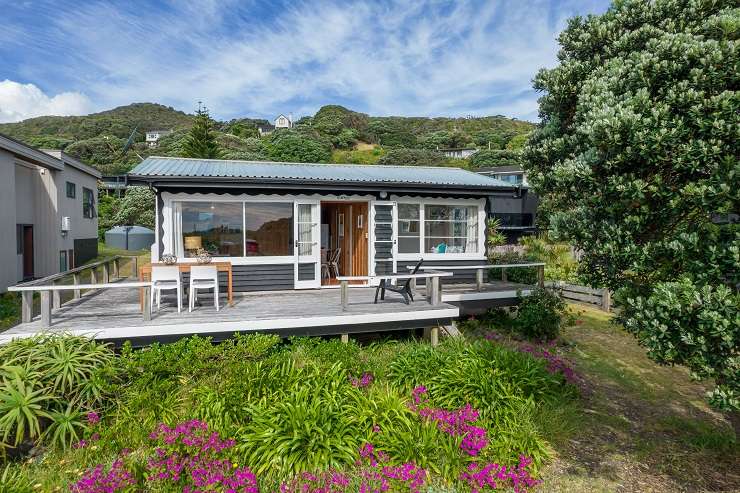 124A Seaview Road in Piha