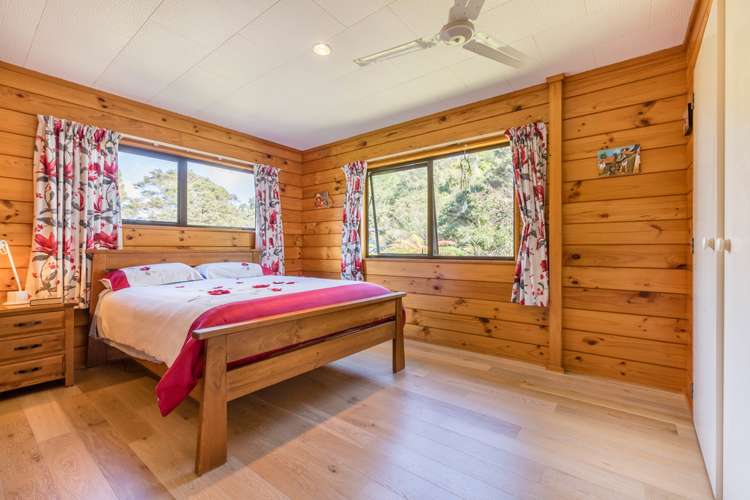 143 Woodlands Park Road Titirangi_14