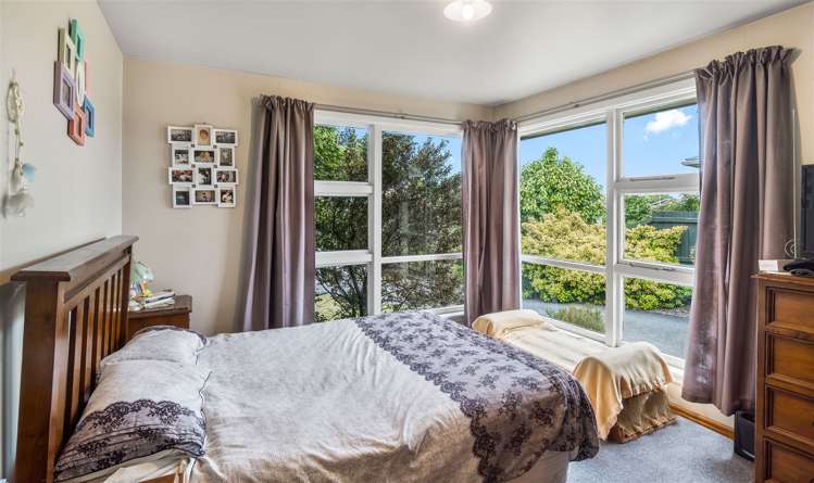 72 Kathleen Crescent Hornby_8