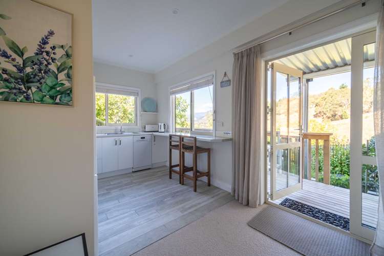 7 Banff Way Toi Toi_17