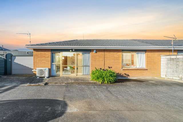 Immaculate 2-Bedroom Brick & Tile Gem in Papatoetoe