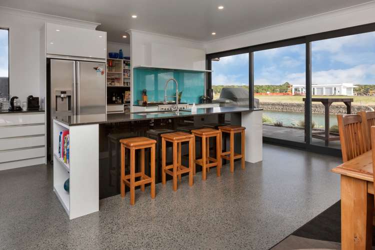 20 Finch Street One Tree Point_11