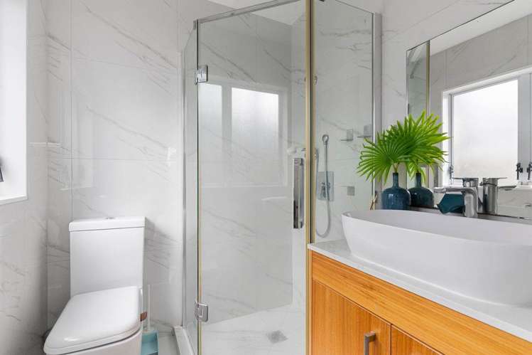 2/9 Colmar Road Mellons Bay_12