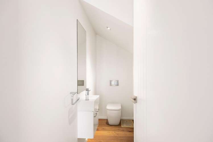 8 Waitikiri Square Parklands_13