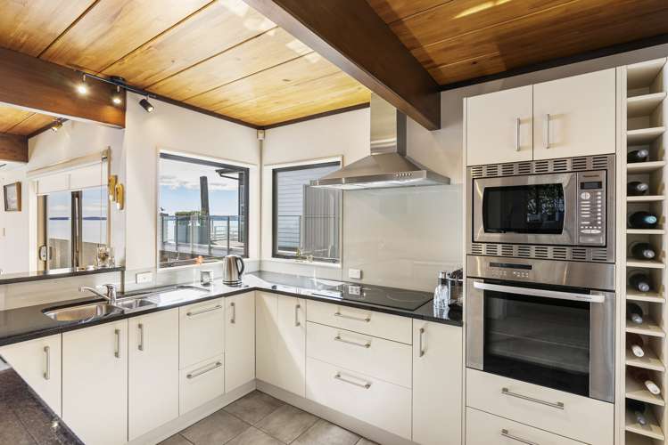 16 Omana Esplanade Maraetai_7