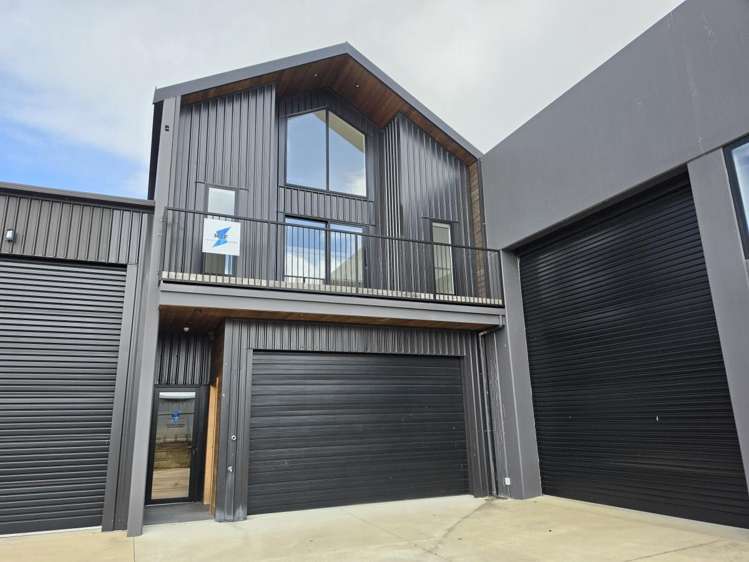 27 Riverbank Road_0