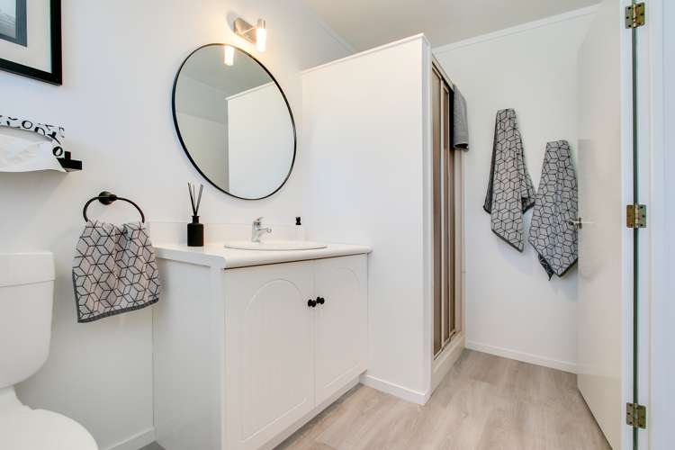 2 Fern Grove Taradale_10