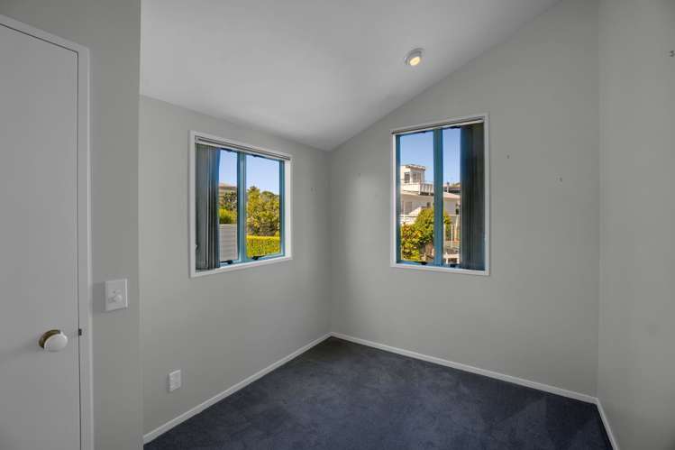 2/42 Churchill Road Murrays Bay_15