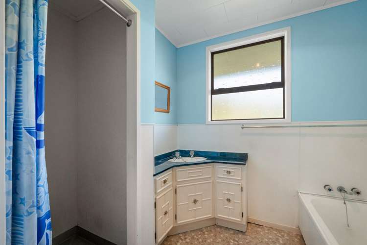 516 Thames Coast Road Te Puru_15