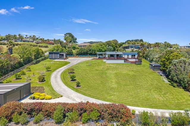 Stunning Lifestyle - Home, Tiny House & Workshop