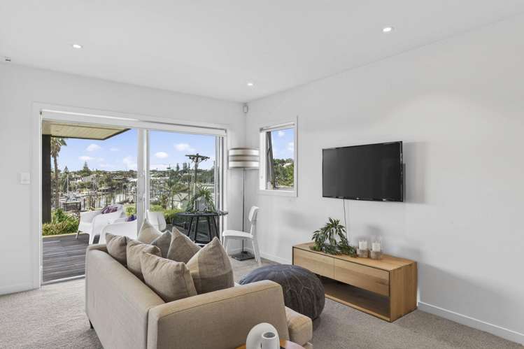 7 Commodore Parry Road Castor Bay_22