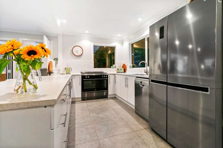 42 Ngarahana Avenue Paremoremo_11